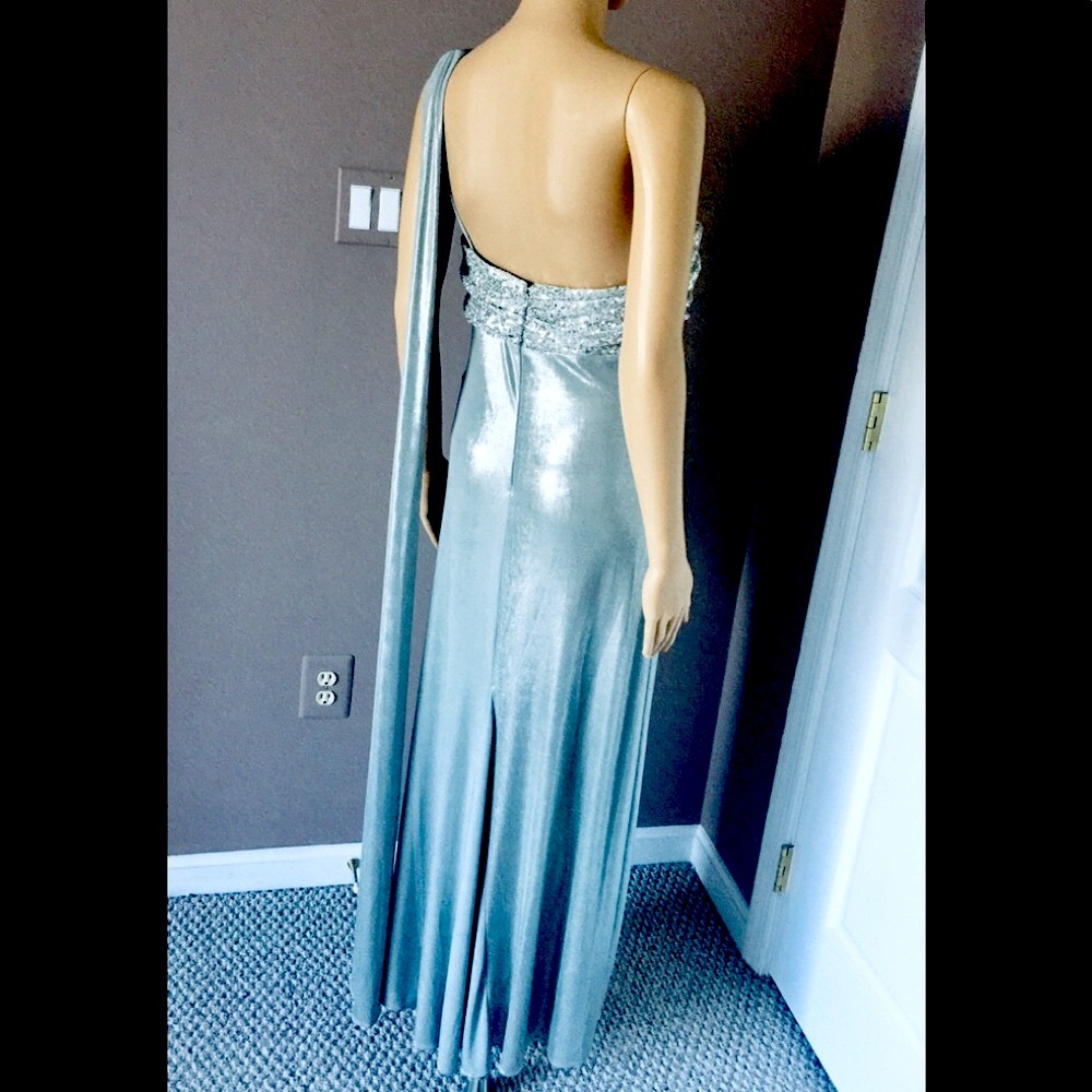 Sleeveless Sequined Long Dress 👗 - Picture 5 of 8